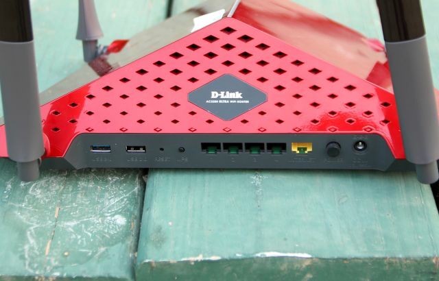 dlink_ultra_rear_ports