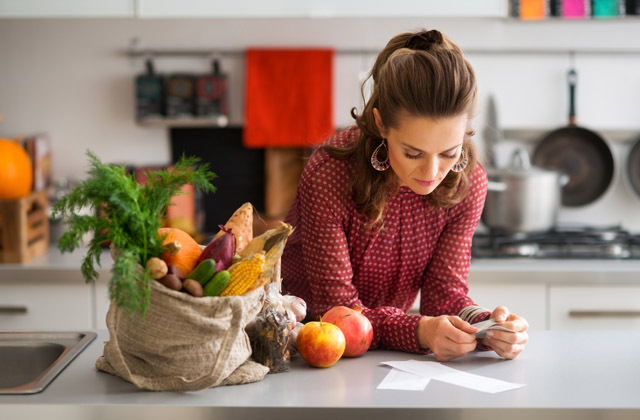 GroceriesReceipt_shutterstock_309955973