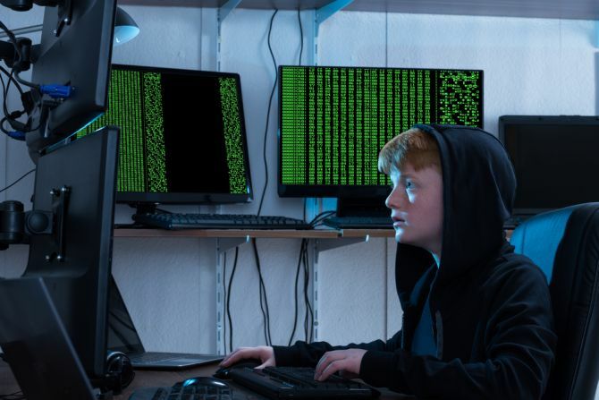 teen hacker pomocou viacerých počítačov