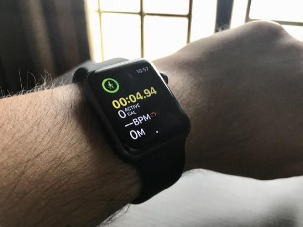 Apple Watch je lepší ako Fitbit 3