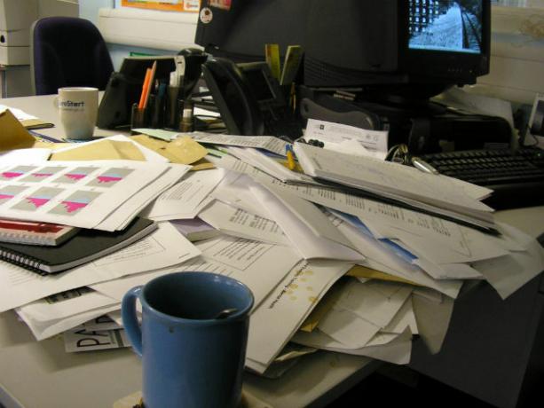 Konzumuje ťa clutter? Zorganizujte si život pomocou týchto stránok a tipov messydesk