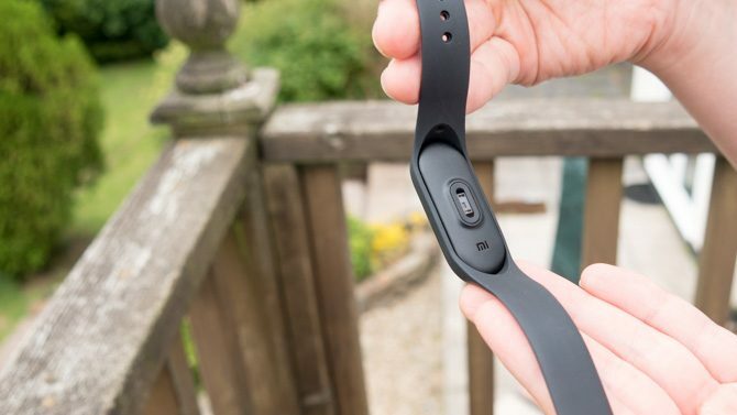 Mi Band 3: Nekupujte si Fitbit, kým si to nevidelte Tento senzor srdcovej frekvencie 3 pásma 670x377