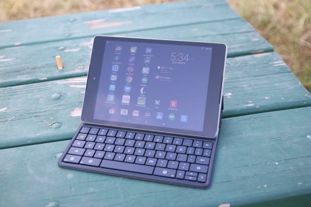 nexus 9 s pripojenou klávesnicou Bluetooth