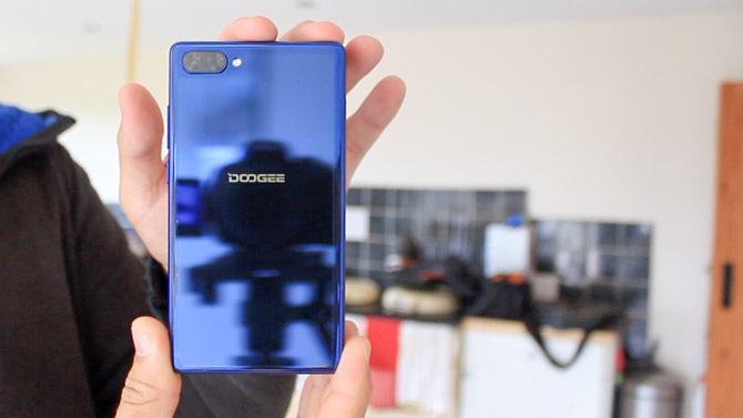 Doogee Mix: Krásny telefón „Bezel-Less“ za menej ako 200 dolárov doogee mix zadnej strany