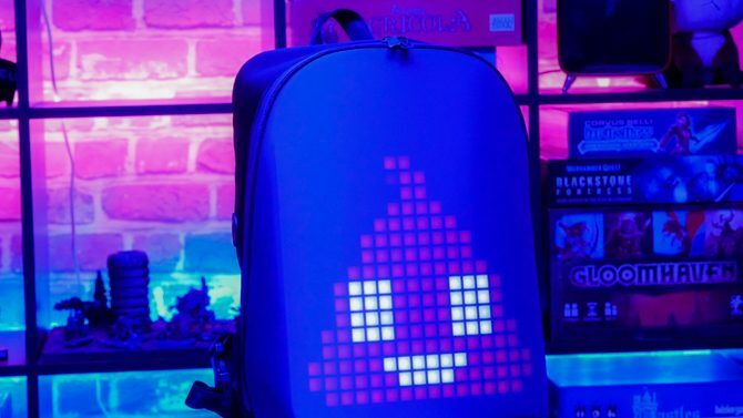 Batoh Divoom Pixoo Backpack: Light Up The World (s Pixel Art) pixoo batoh emoji 670 x 377