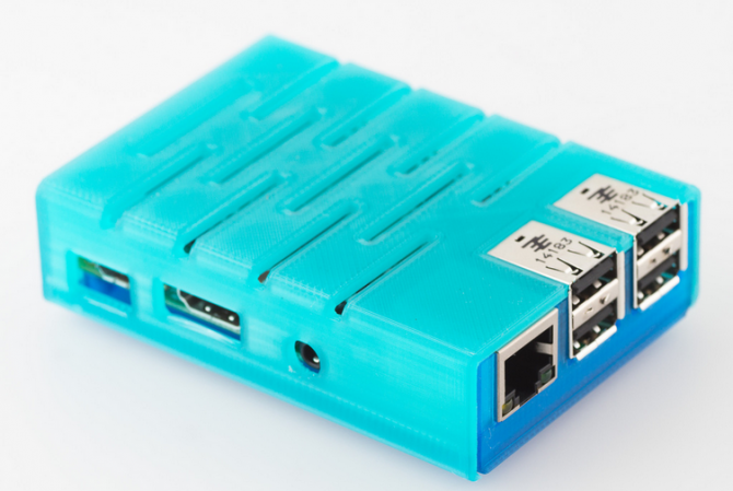 18 Zaujímavé nápady pre domácich majstrov Raspberry Pi walter pi prípad blue 670x449