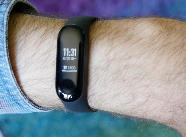 Mi Band 3: Nekupujte si Fitbit, kým si to nevidelte Tento mienový pásik 3 mi 670x492