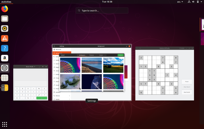 Desktop Ubuntu zobrazujúci prehľad aktivít