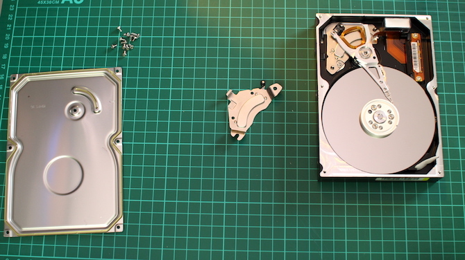 HDD magnet odstránený