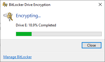 Prebieha šifrovanie jednotky bitlocker