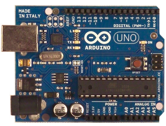 doska s plošnými spojmi arduino