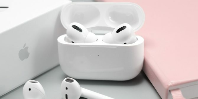 Apple AirPods a AirPods Pro