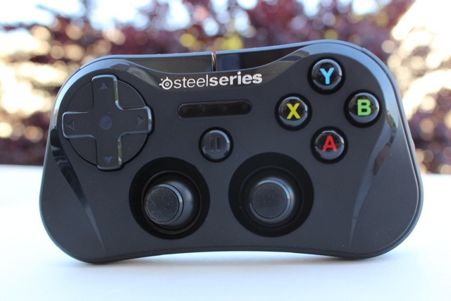 Preskúmanie herného kontrolóra hry iSeries SteelSeries Stratus a prezradenie stratových vrstiev ocelí 6