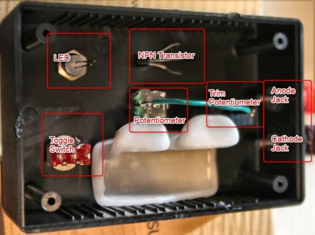 Zapojte sa chytrejším do tohto projektového boxu stimulátora mozgového stimulátora DIY tDCS s prvým vodičom a rozložením